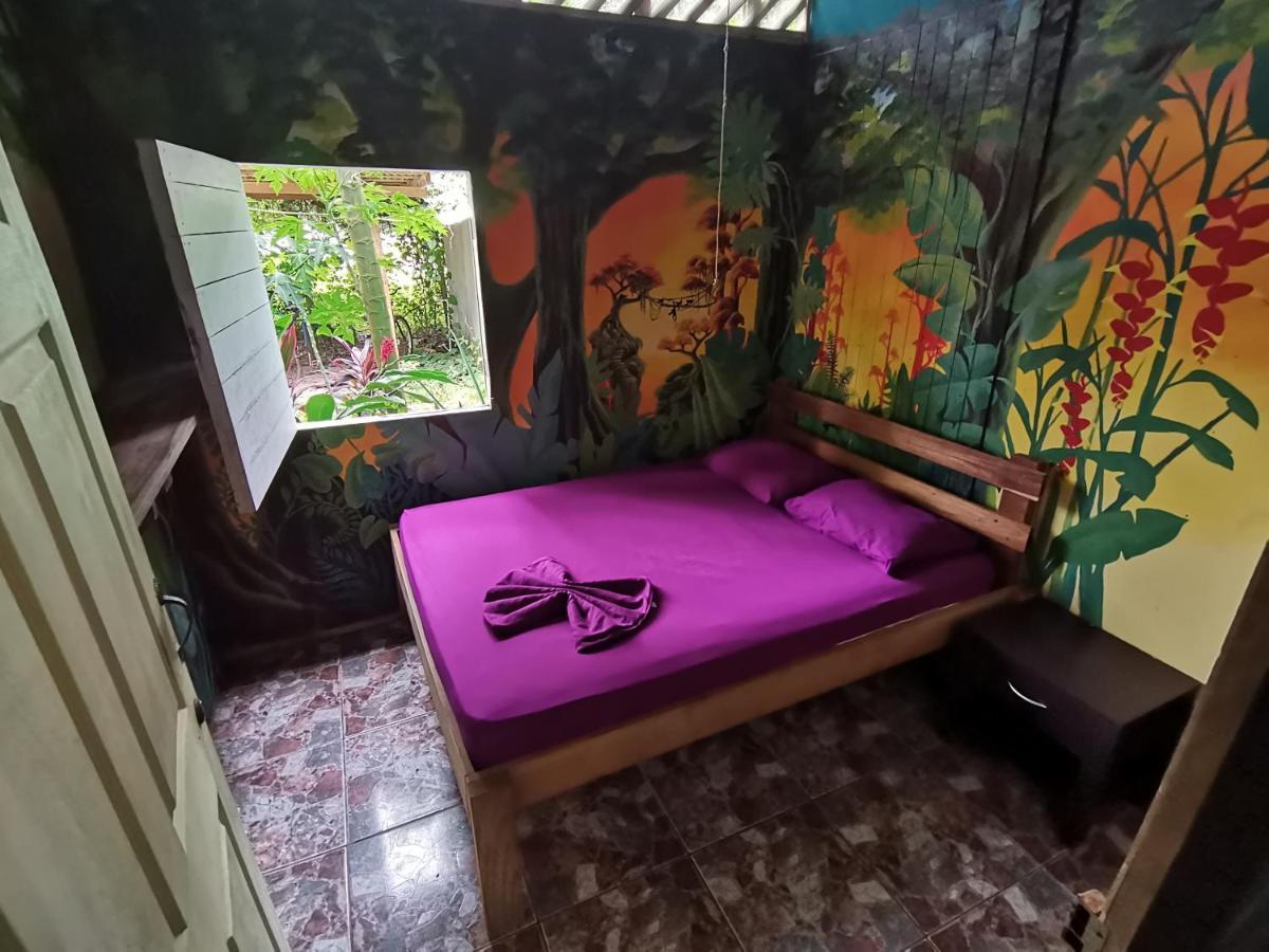 Oasis Beachfront Hostel Puerto Limon Extérieur photo