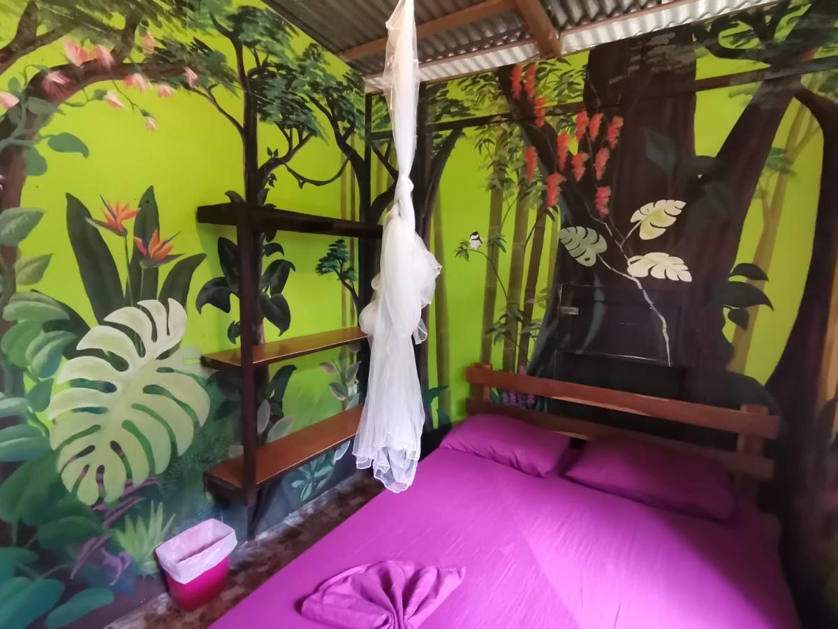 Oasis Beachfront Hostel Puerto Limon Extérieur photo