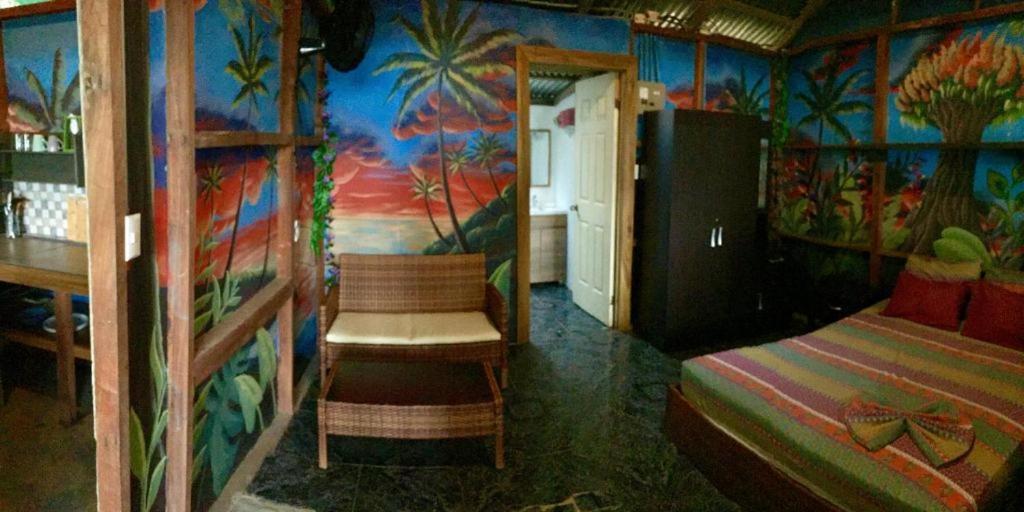 Oasis Beachfront Hostel Puerto Limon Extérieur photo