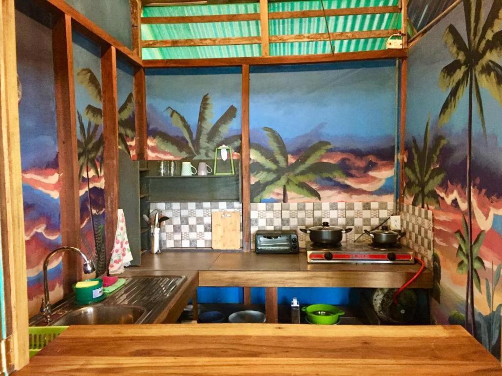 Oasis Beachfront Hostel Puerto Limon Extérieur photo