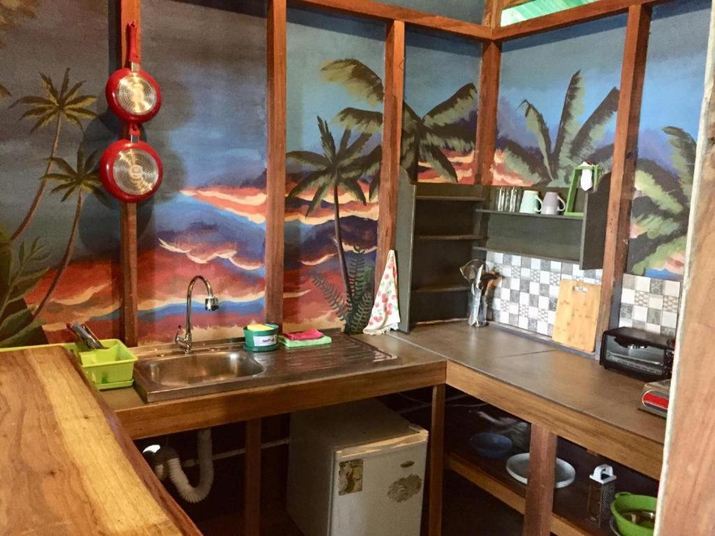 Oasis Beachfront Hostel Puerto Limon Extérieur photo